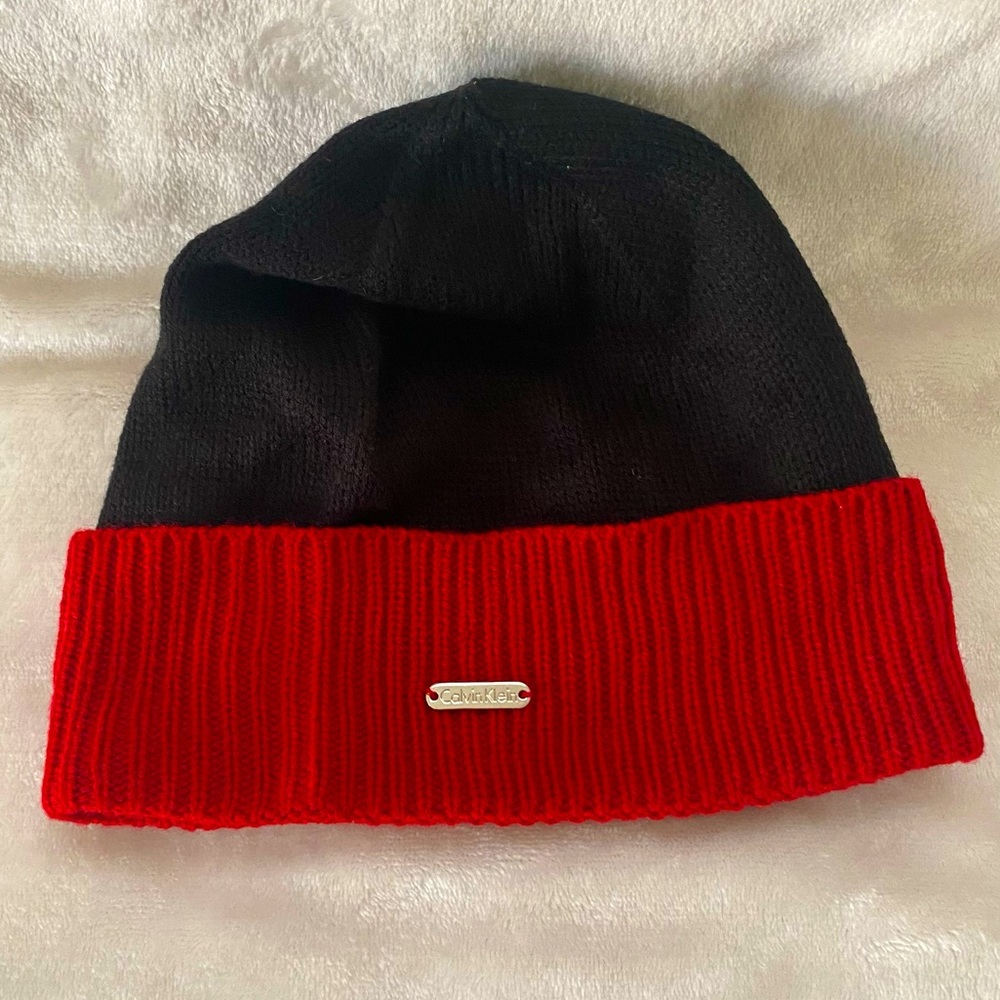 *Calvin Klein Red + Black Color Block Beanie